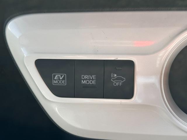 プリウス S トヨタ純正ナビ・Bカメラ・ビルトインETC・Bluetooth・LEDヘッドライト・純正AW・スマートキー・プッシュスタート・オートエアコン・ウィンカーミラー・パワーウィンドウ・アイドリングストップ(42枚目)