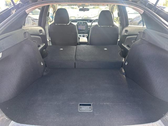 プリウス S トヨタ純正ナビ・Bカメラ・ビルトインETC・Bluetooth・LEDヘッドライト・純正AW・スマートキー・プッシュスタート・オートエアコン・ウィンカーミラー・パワーウィンドウ・アイドリングストップ(57枚目)