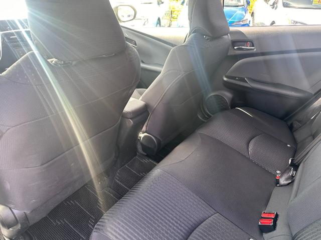 プリウス S トヨタ純正ナビ・Bカメラ・ビルトインETC・Bluetooth・LEDヘッドライト・純正AW・スマートキー・プッシュスタート・オートエアコン・ウィンカーミラー・パワーウィンドウ・アイドリングストップ(58枚目)