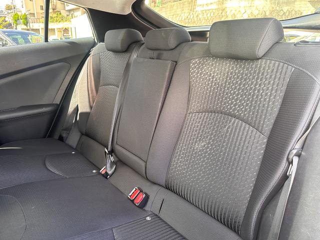 プリウス S トヨタ純正ナビ・Bカメラ・ビルトインETC・Bluetooth・LEDヘッドライト・純正AW・スマートキー・プッシュスタート・オートエアコン・ウィンカーミラー・パワーウィンドウ・アイドリングストップ(59枚目)