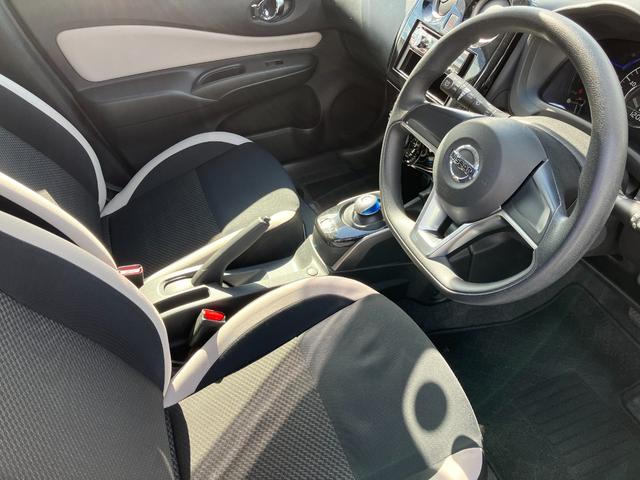 ノート ｅ－パワー　Ｂ　アラウンドビューモニター・エマージェンシーブレーキ・ＥＴＣ・プッシュスタート・コーナーセンサ・レーンキープアシスト・デジタルインナーミラー・スマートキー・ＡＵＴＯエアコン・　電格ミラ・ウィンカーミラー（46枚目）