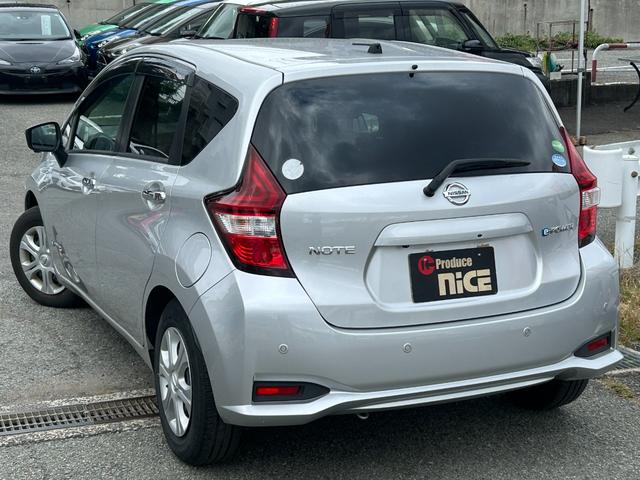 ノート ｅ－パワー　Ｂ　エマージェンシーブレーキ　アラウンドビューモニター　ＥＴＣ　プッシュスタート　レーンキープアシスト　コーナーセンサー　スマキー　デジタルインナーミラー　オーディオ　オートエアコン　電動格納ミラー（17枚目）