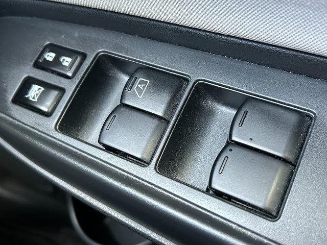 ノート ｅ－パワー　Ｂ　エマージェンシーブレーキ　アラウンドビューモニター　ＥＴＣ　プッシュスタート　レーンキープアシスト　コーナーセンサー　スマキー　デジタルインナーミラー　オーディオ　オートエアコン　電動格納ミラー（35枚目）