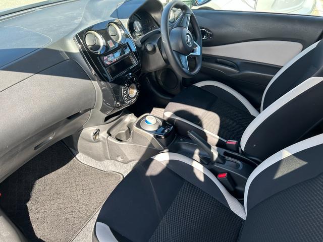 ノート ｅ－パワー　Ｂ　エマージェンシーブレーキ　アラウンドビューモニター　ＥＴＣ　プッシュスタート　レーンキープアシスト　コーナーセンサー　スマキー　デジタルインナーミラー　オーディオ　オートエアコン　電動格納ミラー（53枚目）