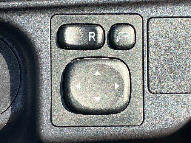 アクア S 社外ナビ・LEDヘッドライト・ビルドインETC・Bluetooth・フォグランプ・フルセグTV・キーレスエントリー ・オートエアコン・ウィンカーミラー・DVD・CD・パワーウィンドウ・横滑り防止装置(33枚目)