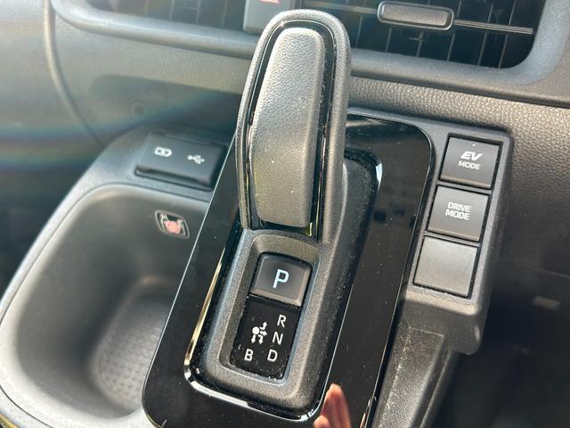 シエンタ ハイブリッドZ 衝突軽減・両側電動ドア・パノラミックビューモニター・純ディスプレイオーディオ・ETC・コーナーセンサ・LEDヘッド・ブラインドスポットM・レーダークルコン・Bluetooth・オートマチックハイビーム(39枚目)