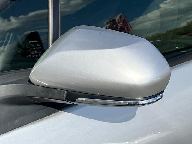 プリウス Ｓ　衝突軽減ブレーキ・純正ナビ・Ｂカメ・ビルトインＥＴＣ　Ｂｌｕｅｔｏｏｔｈ・クルコン・レーンキープ・オートマチックハイビーム・純正ＡＷ・ＬＥＤヘッドライト・コーナーセンサー・スマートキ・プッシュスタート（12枚目）