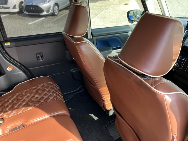 後席足元広々♪