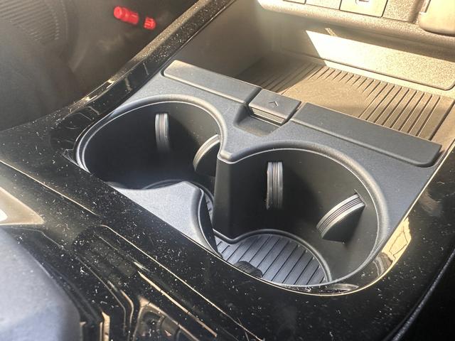 プリウス Ｘ　トヨタセーフティーセンス・８型ＤＡ・電子パーキング・ブラインドスポットＭ・バックカメラ・ＥＴＣ２．０・レーダークルコン・コーナーセンサー・オートマチックハイビーム・Ｂｌｕｅｔｏｏｔｈ・モデリスタＡＷ（37枚目）