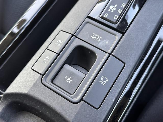 プリウス Ｘ　トヨタセーフティーセンス・８型ＤＡ・電子パーキング・ブラインドスポットＭ・バックカメラ・ＥＴＣ２．０・レーダークルコン・コーナーセンサー・オートマチックハイビーム・Ｂｌｕｅｔｏｏｔｈ・モデリスタＡＷ（39枚目）