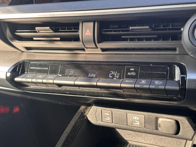 プリウス Ｘ　トヨタセーフティーセンス・８型ＤＡ・電子パーキング・ブラインドスポットＭ・バックカメラ・ＥＴＣ２．０・レーダークルコン・コーナーセンサー・オートマチックハイビーム・Ｂｌｕｅｔｏｏｔｈ・モデリスタＡＷ（40枚目）