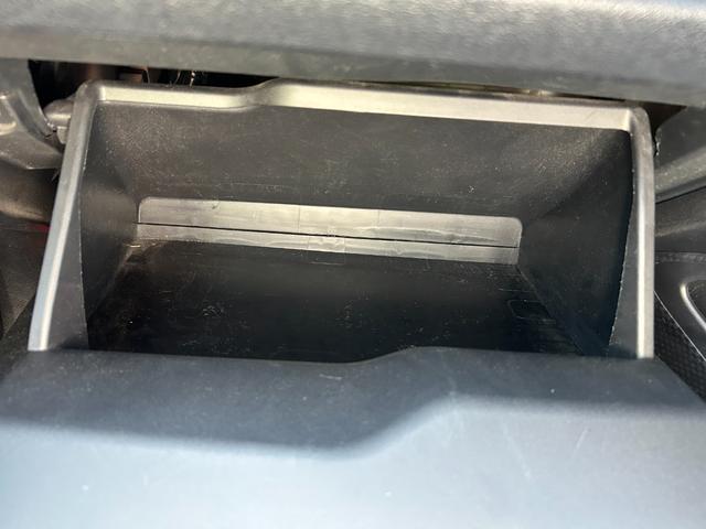 シエンタ ハイブリッドＧ　ＴＯＹＯＴＡセーフティセンス・純正ナビ・Ｂカメラ・シートヒーター・ＥＴＣ・フルセグＴＶ・ＬＥＤヘッド・純正アルミ・両側電動スライドドア・フォグランプ・オートエアコン・パワーウィンドウ・ウィンカーミラー（64枚目）