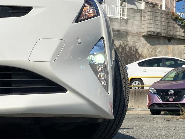プリウス Ｓセーフティプラス　衝突軽減・純正ナビ・Ｂカメ・ＨＵＤ・Ｂｌｕｅｔｏｏｔｈ・クルコン・レーンキープ・パーキングアシスト・オートハイビーム・コーナーセンサー・ＬＥＤヘッドライト・フォグランプ・スマートキー・プッシュスタート（12枚目）