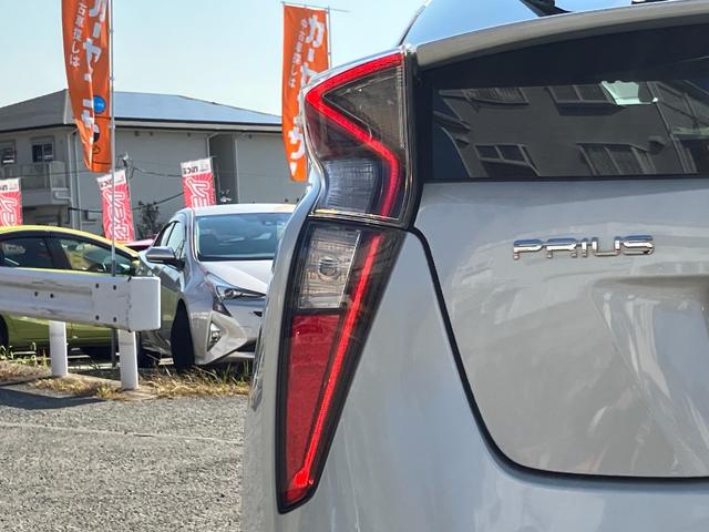 プリウス Ｓセーフティプラス　衝突軽減・純正ナビ・Ｂカメ・ＨＵＤ・Ｂｌｕｅｔｏｏｔｈ・クルコン・レーンキープ・パーキングアシスト・オートハイビーム・コーナーセンサー・ＬＥＤヘッドライト・フォグランプ・スマートキー・プッシュスタート（24枚目）