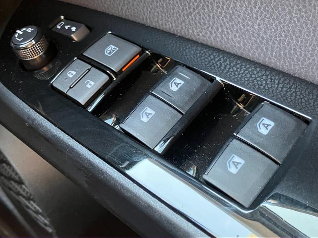 プリウス Ｓセーフティプラス　衝突軽減・純正ナビ・Ｂカメ・ＨＵＤ・Ｂｌｕｅｔｏｏｔｈ・クルコン・レーンキープ・パーキングアシスト・オートハイビーム・コーナーセンサー・ＬＥＤヘッドライト・フォグランプ・スマートキー・プッシュスタート（37枚目）