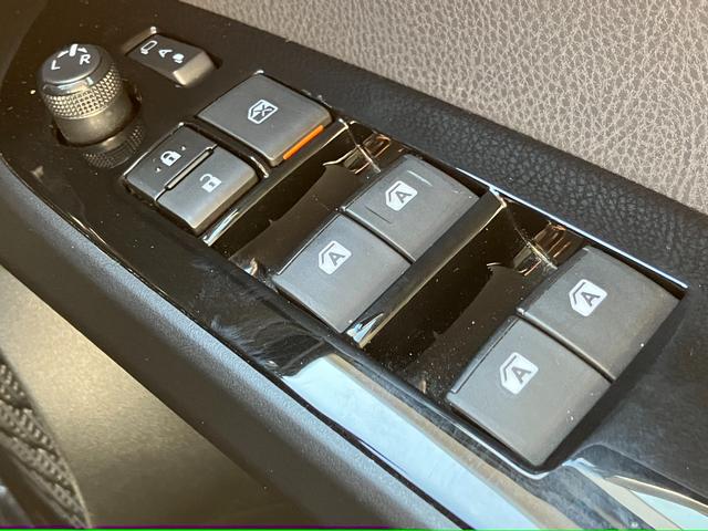 プリウス Ｓセーフティプラス　トヨタセーフティーセンス・ヘッドアップディスプレイ・社外ナビ・バックカメラ・ビルトインＥＴＣ・クルコン・前後ドラレコ・コーナーセンサー・パーキングアシスト・オートマチックハイビーム・レーンキープ・ＣＤ（38枚目）