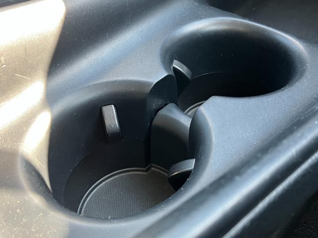 プリウス Ｓセーフティプラス　トヨタセーフティーセンス・ヘッドアップディスプレイ・社外ナビ・バックカメラ・ビルトインＥＴＣ・クルコン・前後ドラレコ・コーナーセンサー・パーキングアシスト・オートマチックハイビーム・レーンキープ・ＣＤ（39枚目）