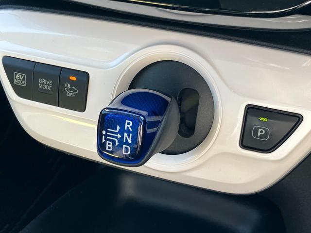 プリウス Ｓセーフティプラス　トヨタセーフティーセンス・ヘッドアップディスプレイ・社外ナビ・バックカメラ・ビルトインＥＴＣ・クルコン・前後ドラレコ・コーナーセンサー・パーキングアシスト・オートマチックハイビーム・レーンキープ・ＣＤ（40枚目）