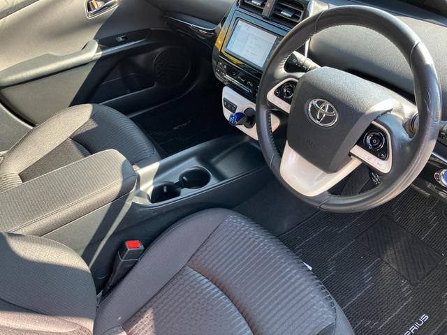 プリウス Ｓセーフティプラス　トヨタセーフティーセンス・ヘッドアップディスプレイ・社外ナビ・バックカメラ・ビルトインＥＴＣ・クルコン・前後ドラレコ・コーナーセンサー・パーキングアシスト・オートマチックハイビーム・レーンキープ・ＣＤ（52枚目）