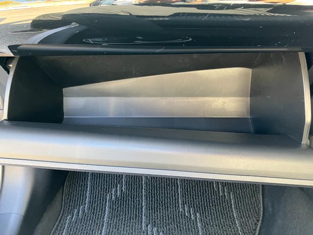 プリウス Ｓセーフティプラス　トヨタセーフティーセンス・ヘッドアップディスプレイ・社外ナビ・バックカメラ・ビルトインＥＴＣ・クルコン・前後ドラレコ・コーナーセンサー・パーキングアシスト・オートマチックハイビーム・レーンキープ・ＣＤ（64枚目）