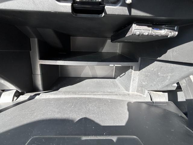 ノート ｅ－パワー　Ｘ　エマージェンシーブレーキ・純正ナビ・アラウンドビューモニター・ＥＴＣ・Ｂｌｕｅｔｏｏｔｈ・ＬＥＤヘッドライト・レーンキープ・純正ＡＷ・コーナーセンサー・ドライブレコーダー・フルセグＴＶ・スマートキー（61枚目）