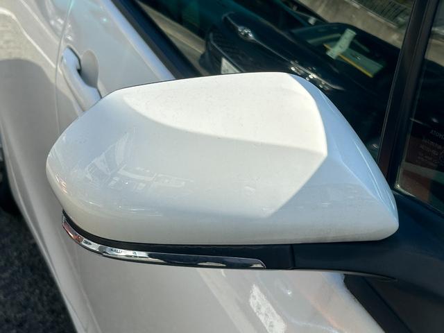 プリウス Ｓ　衝突軽減ブレーキ・純正ナビ・バックカメラ・ＬＥＤヘッドライト・純正アルミホイール・レーンキープアシスト・オートマチックハイビーム・コーナーセンサー・クルコン・Ｂｌｕｅｔｏｏｔｈ・プッシュスタート・（13枚目）