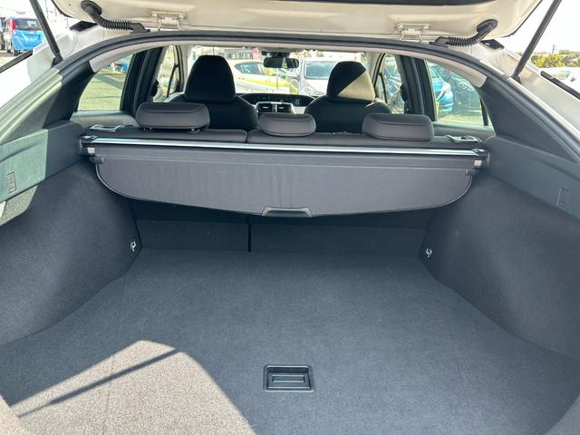 プリウス Ｓ　衝突軽減ブレーキ・純正ナビ・バックカメラ・ＬＥＤヘッドライト・純正アルミホイール・レーンキープアシスト・オートマチックハイビーム・コーナーセンサー・クルコン・Ｂｌｕｅｔｏｏｔｈ・プッシュスタート・（54枚目）