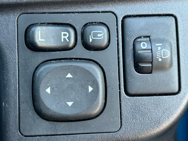 アクア Ｓ　トヨタセーフティーセンス・プッシュスタート・シートヒーター・レーンキープ・オートマチックハイビーム・スマートキー・ディスプレイオーディオ・ナノイーエアコン・オートエアコン・電動格納ウィンカーミラー（32枚目）