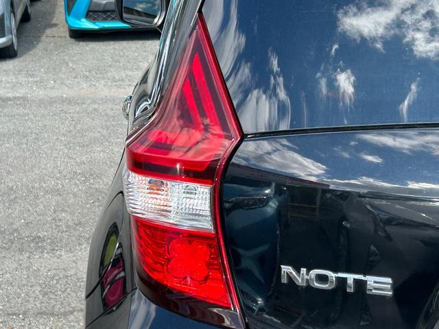 ノート Ｘ　エマージェンシーブレーキ・アラウンドビューモニター・コーナーセンサー・社外ナビ・ＥＴＣ・レーンキープ・ＡＵＴＥＣＨホイール・ドラレコ・プッシュスタート・スマキー・アイドリングストップ・電動格納ミラー（22枚目）