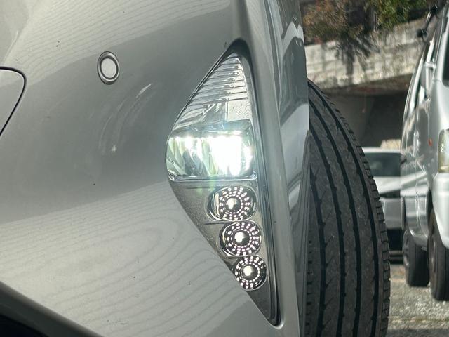 プリウス Sセーフティプラス トヨタセーフティーセンス・レーダークルコン・コーナーセンサー・純正ナビ・バックカメラ・ビルトインETC・レーンキープ・オートマチックハイビーム・ドラレコ・Bluetooth・LEDヘッドライト・フォグ(12枚目)