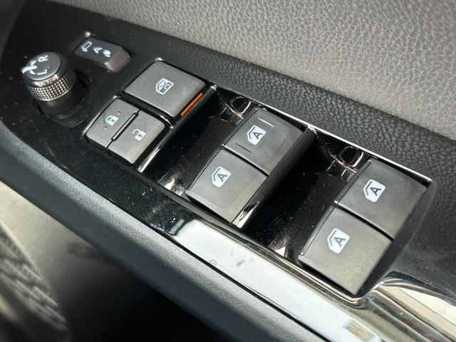 プリウス Sセーフティプラス トヨタセーフティーセンス・レーダークルコン・コーナーセンサー・純正ナビ・バックカメラ・ビルトインETC・レーンキープ・オートマチックハイビーム・ドラレコ・Bluetooth・LEDヘッドライト・フォグ(38枚目)