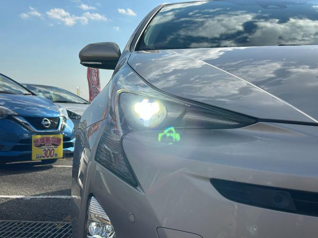 プリウス Sセーフティプラス 衝突軽減ブレーキ・バックカメラ・純正9インチナビ・デジタルミラー・ETC・レザーシートカバー・レーンキープ・オートハイビーム・LED・純正アルミホイール・フルセグ・Bluetooth・コーナーセンサー(11枚目)