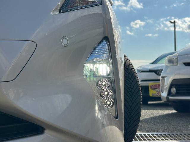 プリウス Sセーフティプラス 衝突軽減ブレーキ・バックカメラ・純正9インチナビ・デジタルミラー・ETC・レザーシートカバー・レーンキープ・オートハイビーム・LED・純正アルミホイール・フルセグ・Bluetooth・コーナーセンサー(12枚目)