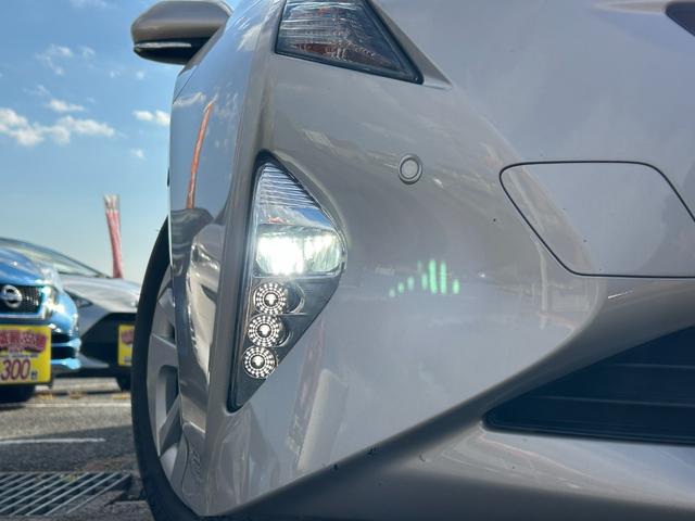 プリウス Sセーフティプラス 衝突軽減ブレーキ・バックカメラ・純正9インチナビ・デジタルミラー・ETC・レザーシートカバー・レーンキープ・オートハイビーム・LED・純正アルミホイール・フルセグ・Bluetooth・コーナーセンサー(13枚目)