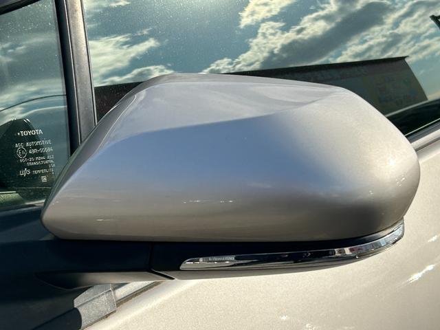 プリウス Sセーフティプラス 衝突軽減ブレーキ・バックカメラ・純正9インチナビ・デジタルミラー・ETC・レザーシートカバー・レーンキープ・オートハイビーム・LED・純正アルミホイール・フルセグ・Bluetooth・コーナーセンサー(14枚目)