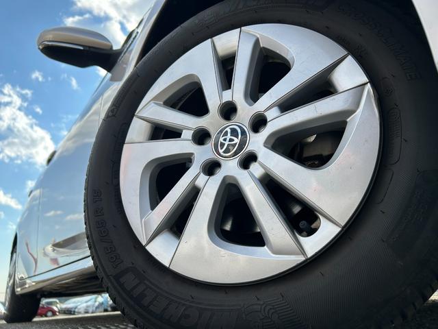 プリウス Sセーフティプラス 衝突軽減ブレーキ・バックカメラ・純正9インチナビ・デジタルミラー・ETC・レザーシートカバー・レーンキープ・オートハイビーム・LED・純正アルミホイール・フルセグ・Bluetooth・コーナーセンサー(16枚目)