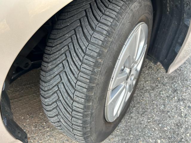 プリウス Sセーフティプラス 衝突軽減ブレーキ・バックカメラ・純正9インチナビ・デジタルミラー・ETC・レザーシートカバー・レーンキープ・オートハイビーム・LED・純正アルミホイール・フルセグ・Bluetooth・コーナーセンサー(17枚目)