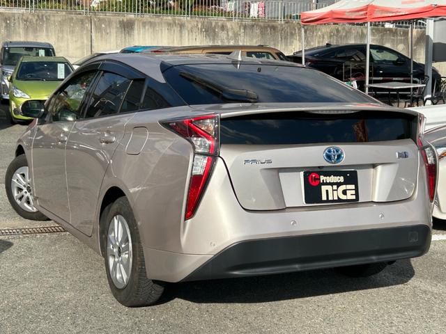 プリウス Sセーフティプラス 衝突軽減ブレーキ・バックカメラ・純正9インチナビ・デジタルミラー・ETC・レザーシートカバー・レーンキープ・オートハイビーム・LED・純正アルミホイール・フルセグ・Bluetooth・コーナーセンサー(20枚目)