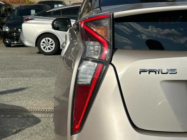 プリウス Sセーフティプラス 衝突軽減ブレーキ・バックカメラ・純正9インチナビ・デジタルミラー・ETC・レザーシートカバー・レーンキープ・オートハイビーム・LED・純正アルミホイール・フルセグ・Bluetooth・コーナーセンサー(24枚目)