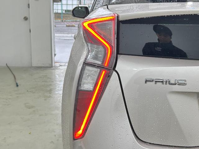 プリウス S トヨタセーフティセンス・トヨタ純正9型ナビ・前後ドラレコ・バックカメラ・ETC・Bluetooth・フルセグTV・クルコン・純正アルミ・LEDヘッド・フォグ・コーナーセンサー・プッシュスタート(25枚目)