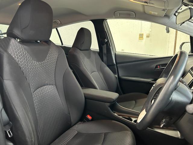 プリウス S トヨタセーフティセンス・トヨタ純正9型ナビ・前後ドラレコ・バックカメラ・ETC・Bluetooth・フルセグTV・クルコン・純正アルミ・LEDヘッド・フォグ・コーナーセンサー・プッシュスタート(55枚目)