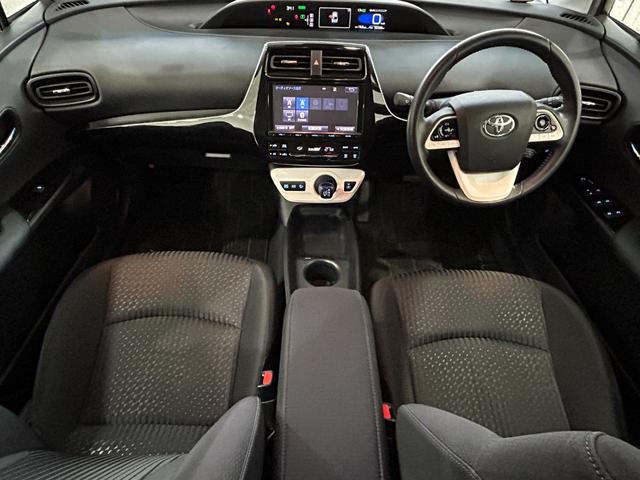 プリウス S トヨタセーフティセンス・トヨタ純正9型ナビ・前後ドラレコ・バックカメラ・ETC・Bluetooth・フルセグTV・クルコン・純正アルミ・LEDヘッド・フォグ・コーナーセンサー・プッシュスタート(63枚目)