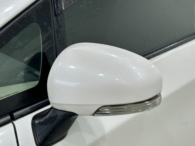 プリウス Ｓ　トヨタ純正ナビ・バックカメラ・ビルトインＥＴＣ・ＨＩＤヘッド・Ｂｌｕｅｔｏｏｔｈ・前後ドラレコ・プッシュスタート・スマートキー・純正アルミ・フォグランプ・ワンセグＴＶ・オートエアコン・電動格納ミラー（14枚目）