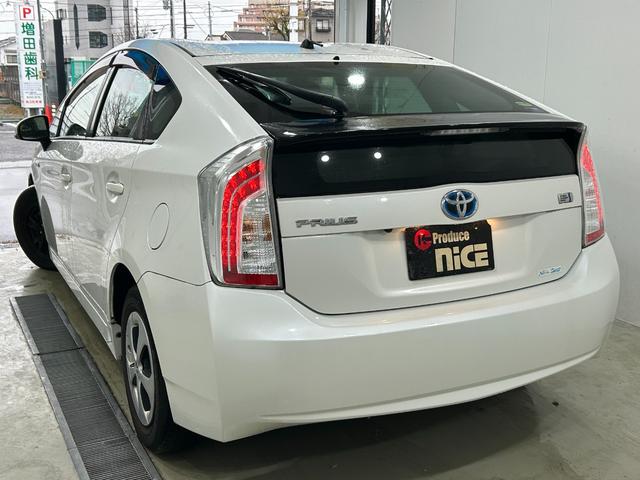 プリウス Ｓ　トヨタ純正ナビ・バックカメラ・ビルトインＥＴＣ・ＨＩＤヘッド・Ｂｌｕｅｔｏｏｔｈ・前後ドラレコ・プッシュスタート・スマートキー・純正アルミ・フォグランプ・ワンセグＴＶ・オートエアコン・電動格納ミラー（18枚目）