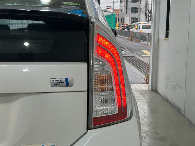 プリウス Ｓ　トヨタ純正ナビ・バックカメラ・ビルトインＥＴＣ・ＨＩＤヘッド・Ｂｌｕｅｔｏｏｔｈ・前後ドラレコ・プッシュスタート・スマートキー・純正アルミ・フォグランプ・ワンセグＴＶ・オートエアコン・電動格納ミラー（23枚目）