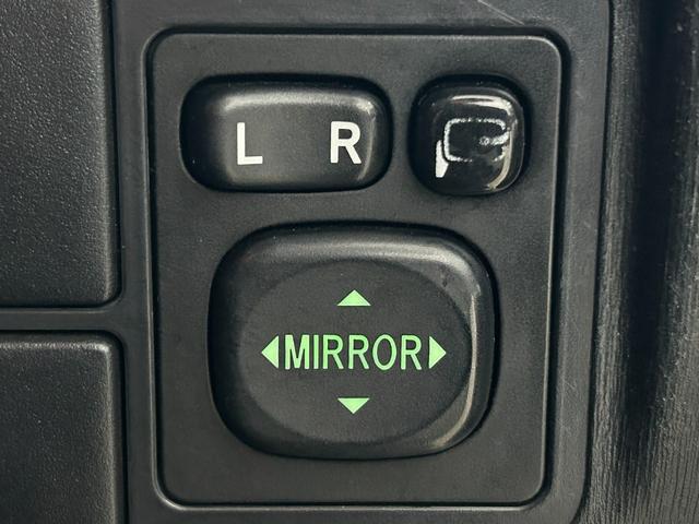 プリウス Ｓ　トヨタ純正ナビ・バックカメラ・ビルトインＥＴＣ・ＨＩＤヘッド・Ｂｌｕｅｔｏｏｔｈ・前後ドラレコ・プッシュスタート・スマートキー・純正アルミ・フォグランプ・ワンセグＴＶ・オートエアコン・電動格納ミラー（35枚目）