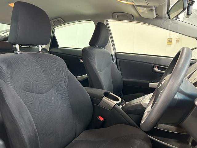 プリウス Ｓ　トヨタ純正ナビ・バックカメラ・ビルトインＥＴＣ・ＨＩＤヘッド・Ｂｌｕｅｔｏｏｔｈ・前後ドラレコ・プッシュスタート・スマートキー・純正アルミ・フォグランプ・ワンセグＴＶ・オートエアコン・電動格納ミラー（49枚目）