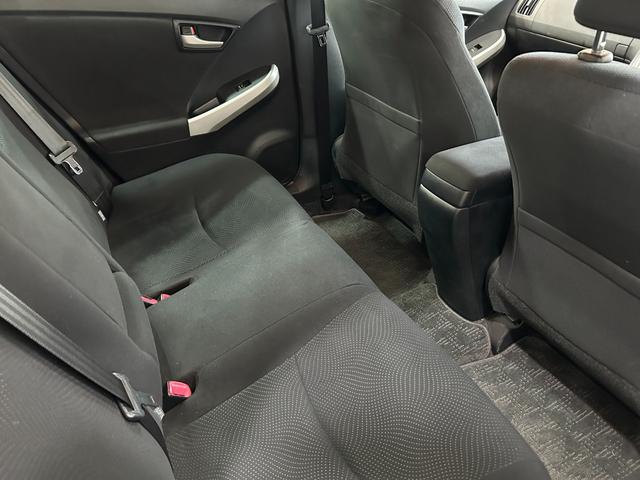 プリウス Ｓ　トヨタ純正ナビ・バックカメラ・ビルトインＥＴＣ・ＨＩＤヘッド・Ｂｌｕｅｔｏｏｔｈ・前後ドラレコ・プッシュスタート・スマートキー・純正アルミ・フォグランプ・ワンセグＴＶ・オートエアコン・電動格納ミラー（52枚目）