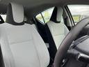 【運転席】運転手と助手席にやさしい装備ヘッドレスト!頭を支えてくれます。