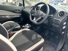 運転席足元、広々♪ 7